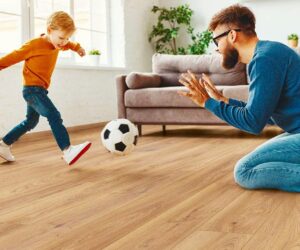 Ốp Sàn Gỗ Công Nghiệp: Lựa Chọn Tốt Nhất Cho Không Gian Của Bạn Ốp sàn gỗ công nghiệp tạo không gian sạch sẽ, thoải mái cho ngôi nhà