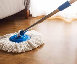 Sàn gỗ có lau được nước không?