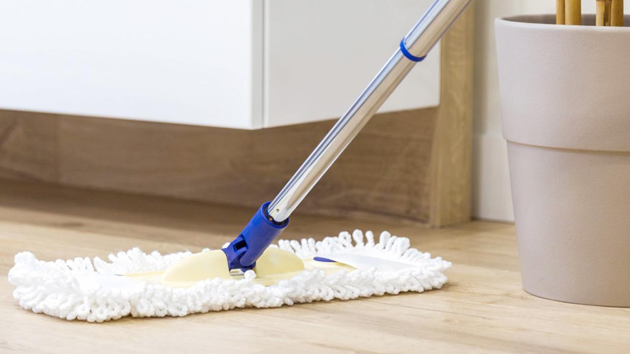 Lựa chọn chổi lau phù hợp với loại sàn gỗ