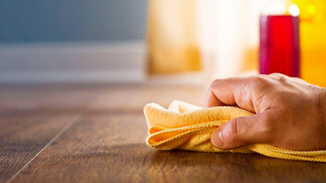 Cách bảo trì sàn gỗ Hàn Quốc - Lau chùi nhẹ nhàng