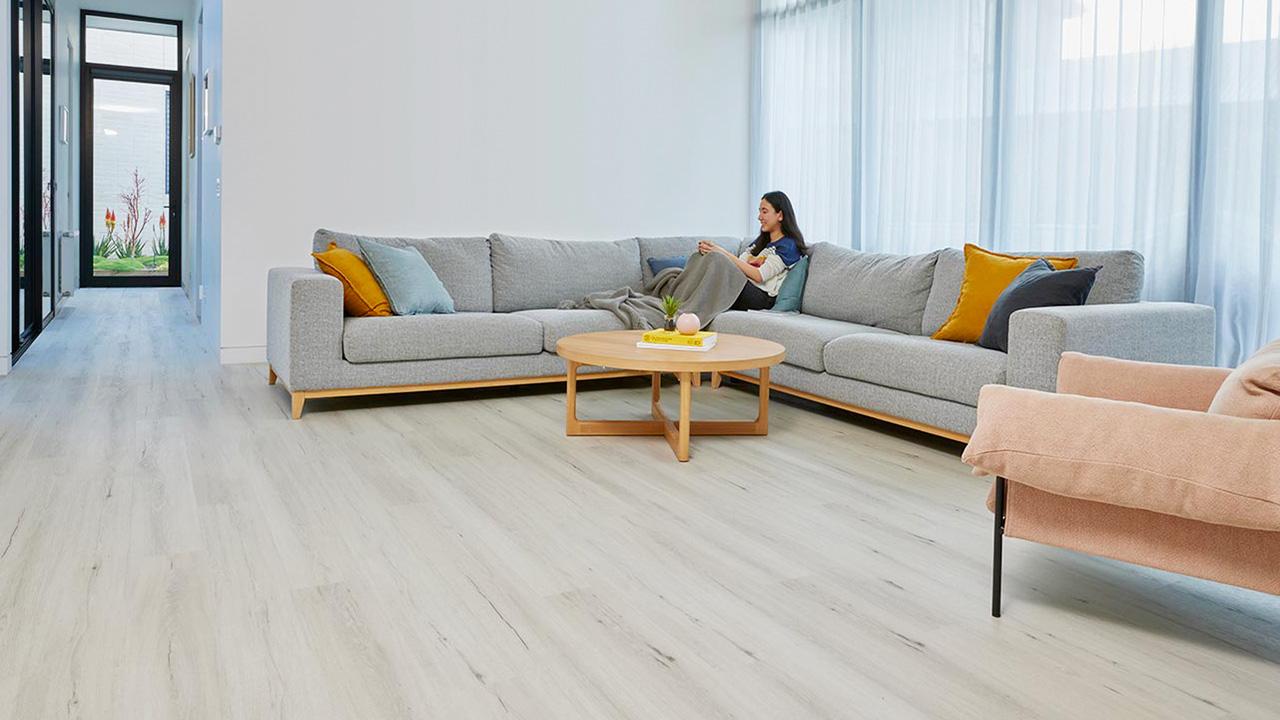Sàn gỗ màu sáng cho phong cách hiện đại