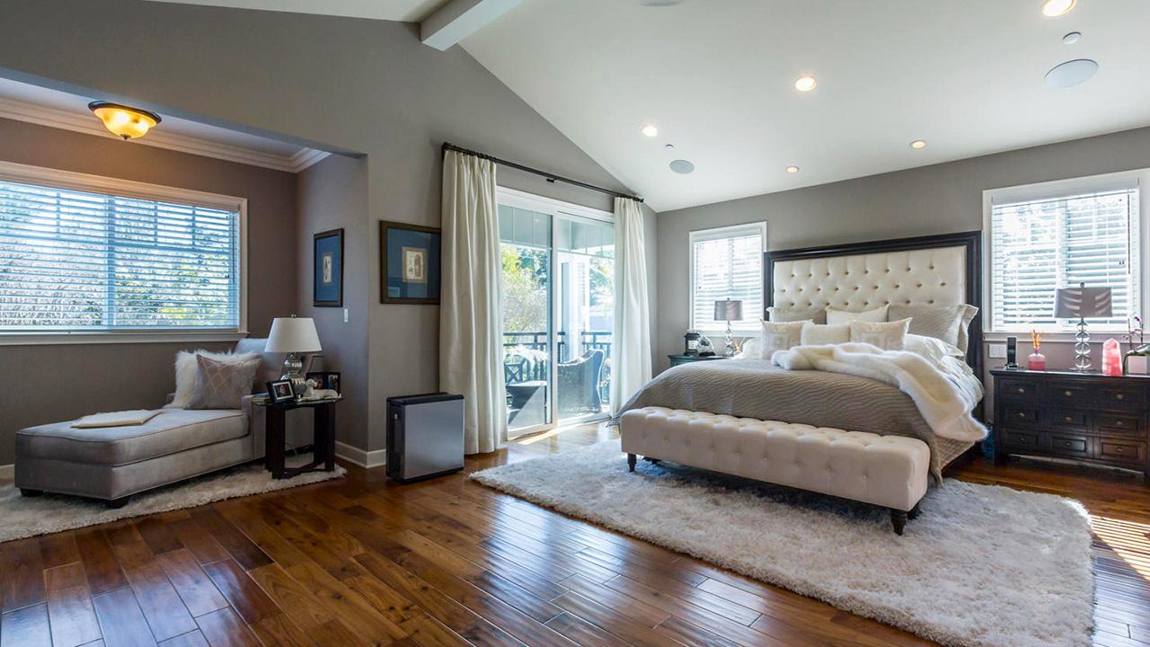 Ứng dụng sàn gỗ óc chó trong phòng ngủ