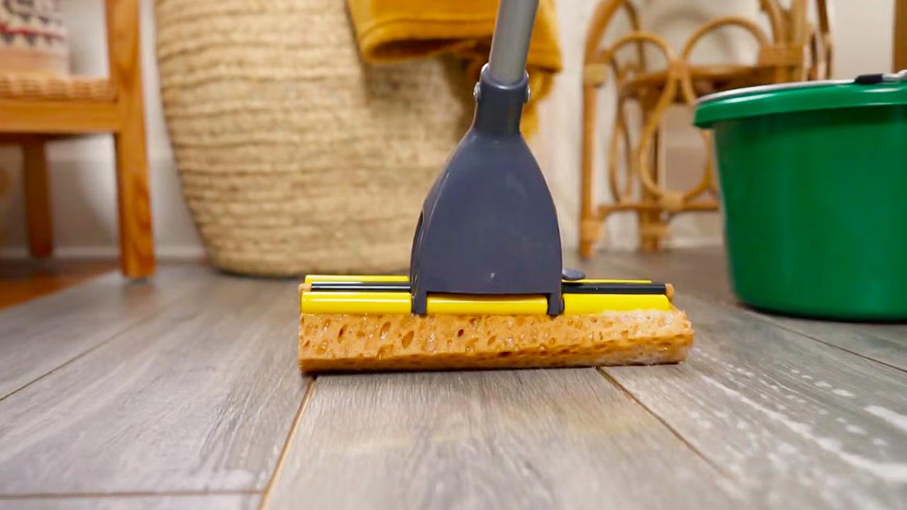 Vệ sinh và bảo trì sàn gỗ