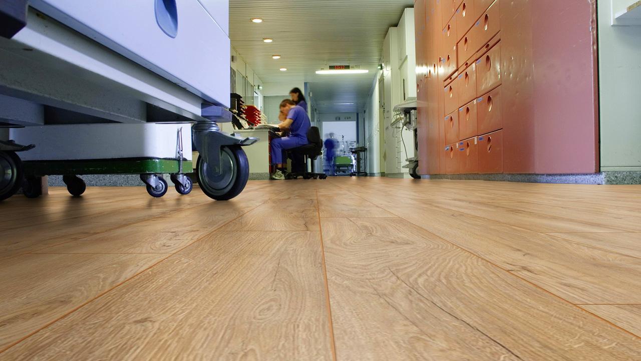 Đánh giá chất lượng sàn gỗ công nghiệp 12mm theo giá cả