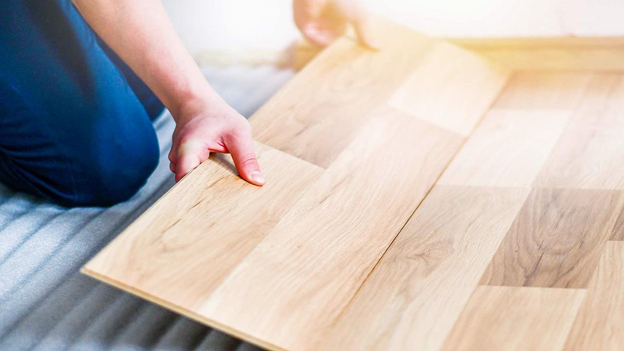 Lát Sàn Gỗ Công Nghiệp Giá Bao Nhiêu?